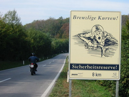 bikers project strassentafel exelberg